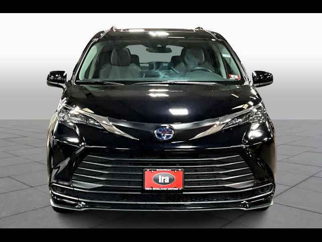 2024 Toyota Sienna LE