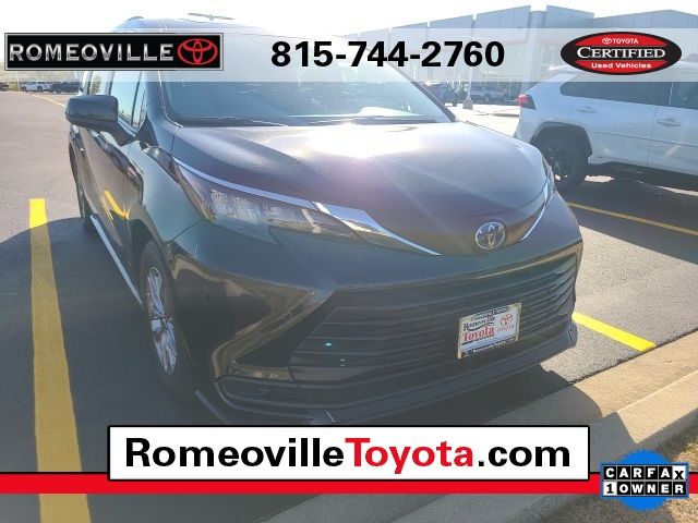 2024 Toyota Sienna LE