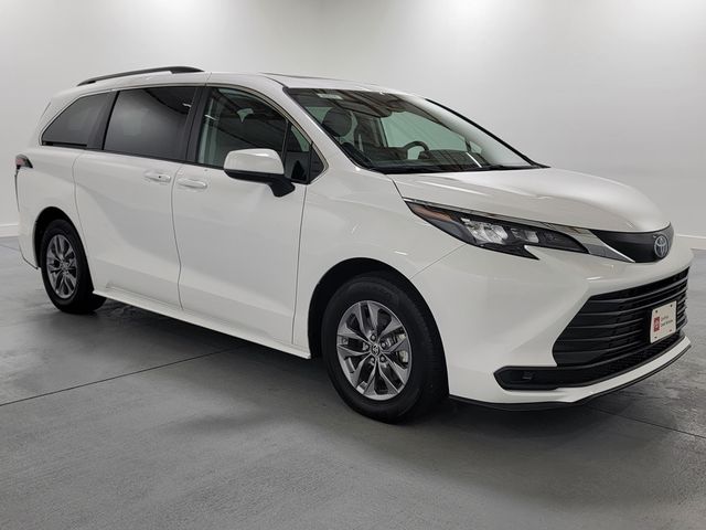 2024 Toyota Sienna LE