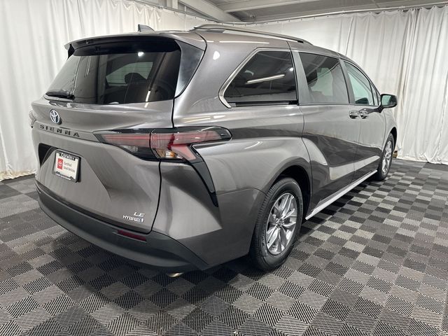 2024 Toyota Sienna LE