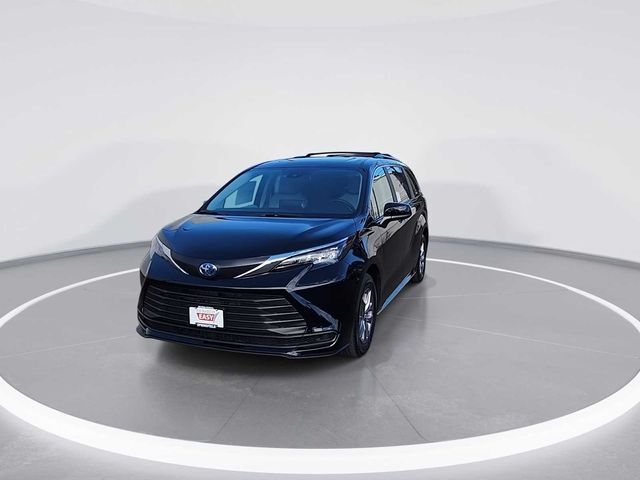 2024 Toyota Sienna LE