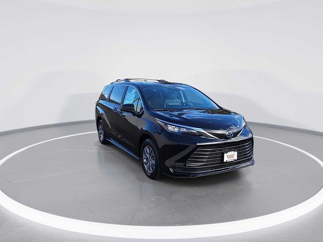 2024 Toyota Sienna LE