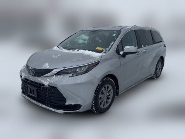 2024 Toyota Sienna LE