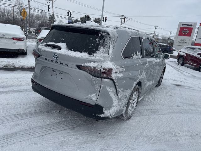 2024 Toyota Sienna LE