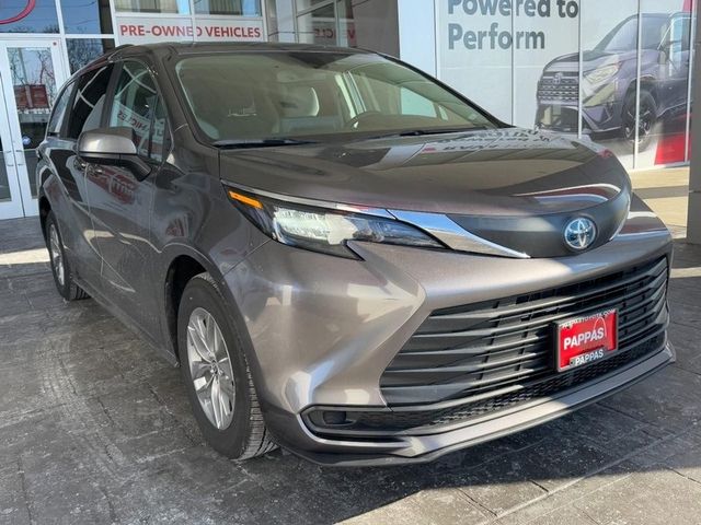 2024 Toyota Sienna LE