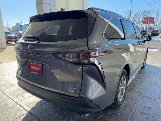 2024 Toyota Sienna LE