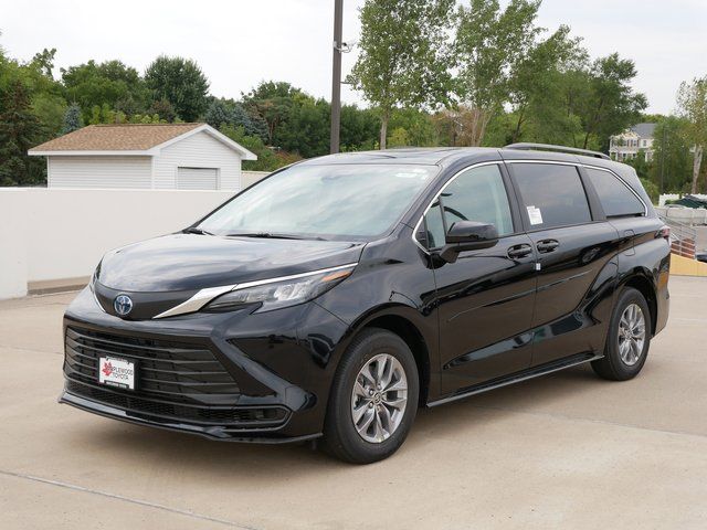 2024 Toyota Sienna LE