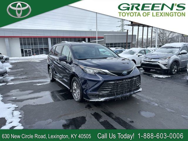 2024 Toyota Sienna LE