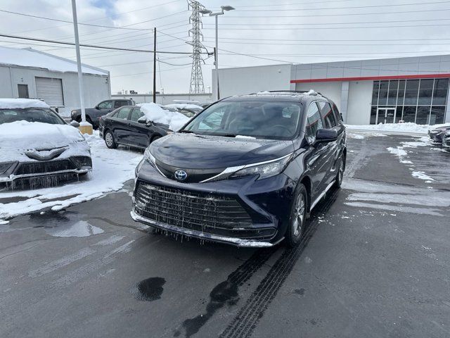 2024 Toyota Sienna LE