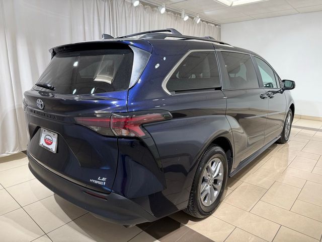 2024 Toyota Sienna LE