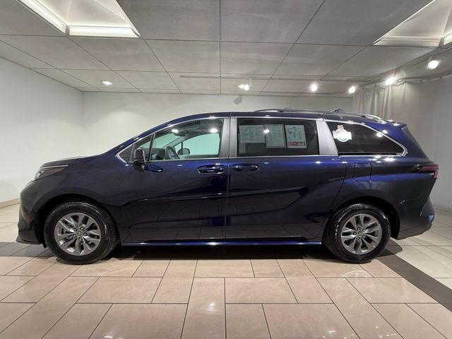 2024 Toyota Sienna LE