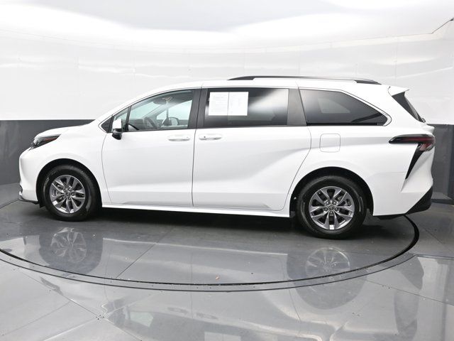 2024 Toyota Sienna LE