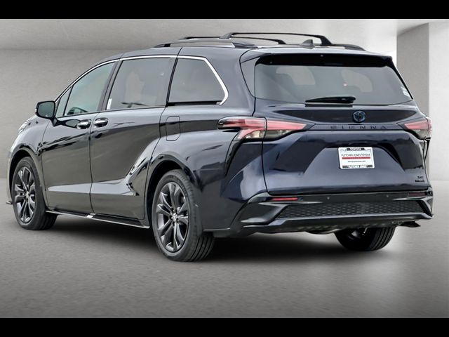 2024 Toyota Sienna LE