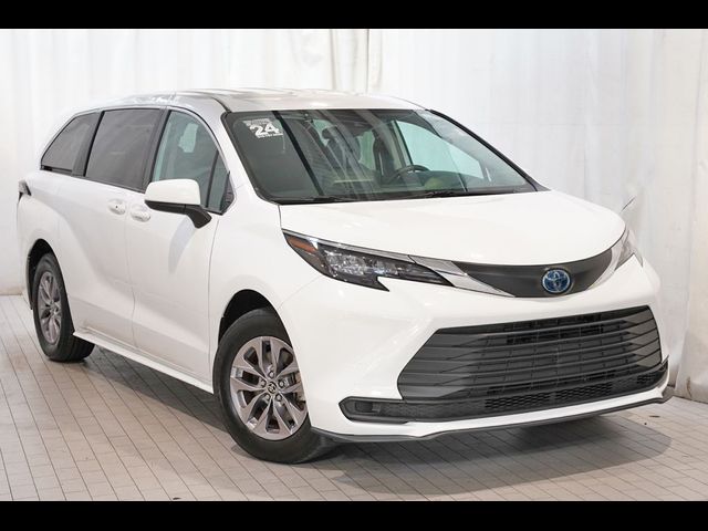 2024 Toyota Sienna LE