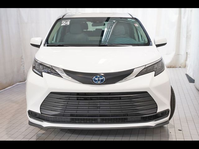 2024 Toyota Sienna LE