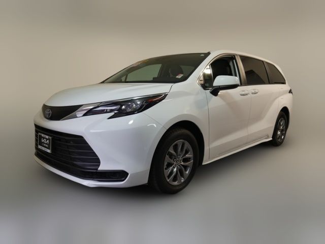 2024 Toyota Sienna LE