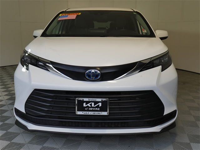 2024 Toyota Sienna LE