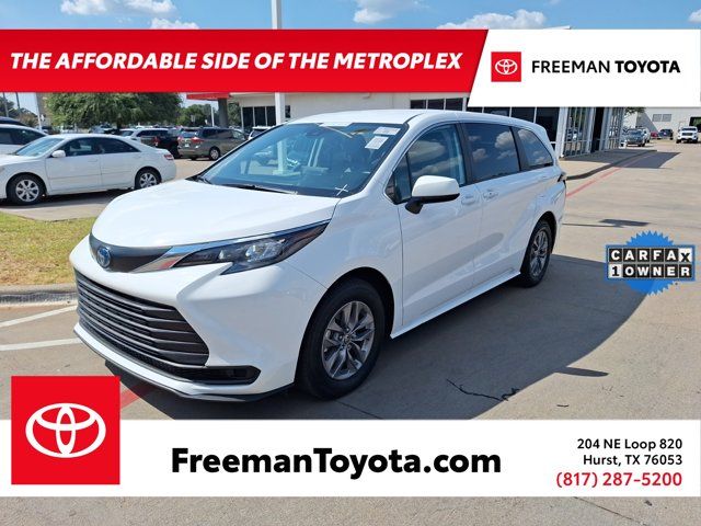 2024 Toyota Sienna LE