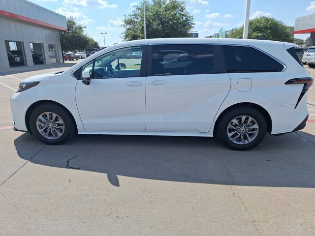 2024 Toyota Sienna LE