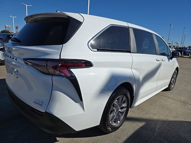 2024 Toyota Sienna LE