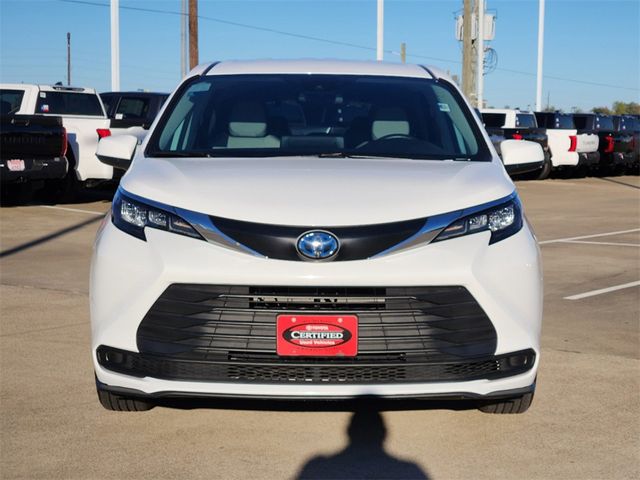 2024 Toyota Sienna LE