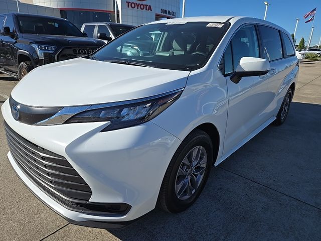 2024 Toyota Sienna LE