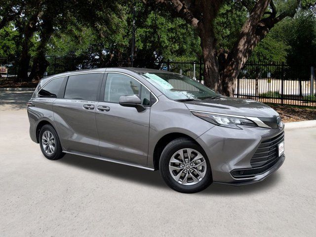 2024 Toyota Sienna LE