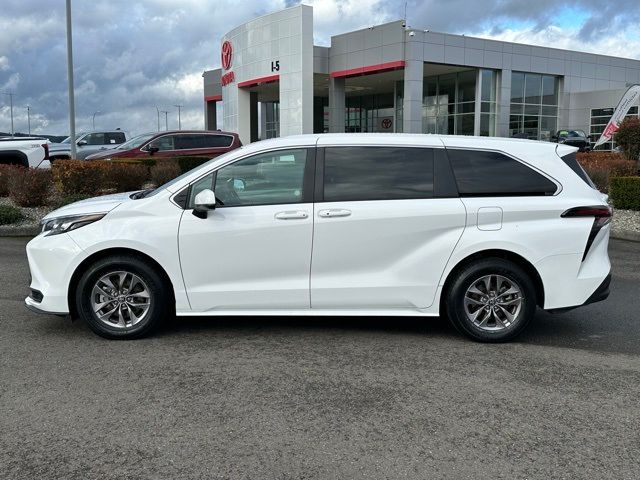 2024 Toyota Sienna LE