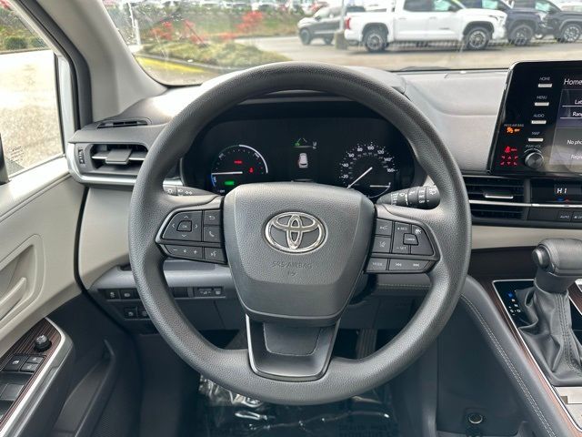 2024 Toyota Sienna LE