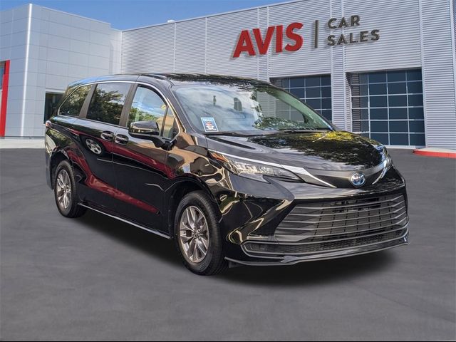 2024 Toyota Sienna LE