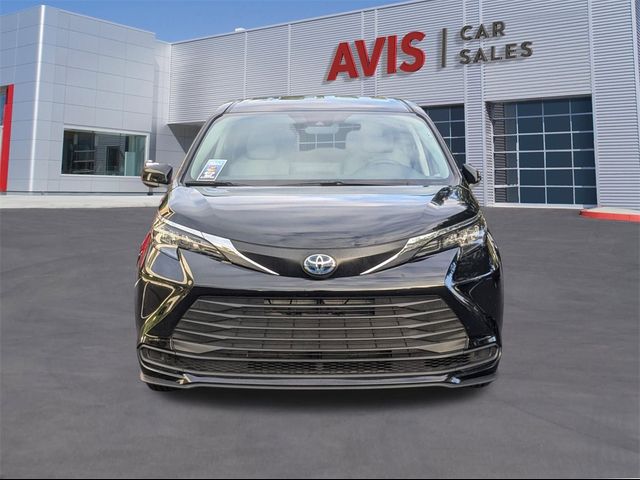 2024 Toyota Sienna LE