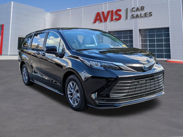 2024 Toyota Sienna LE