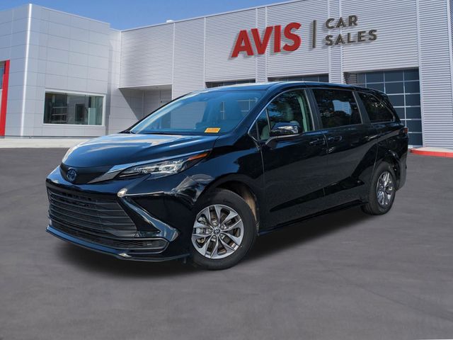 2024 Toyota Sienna LE