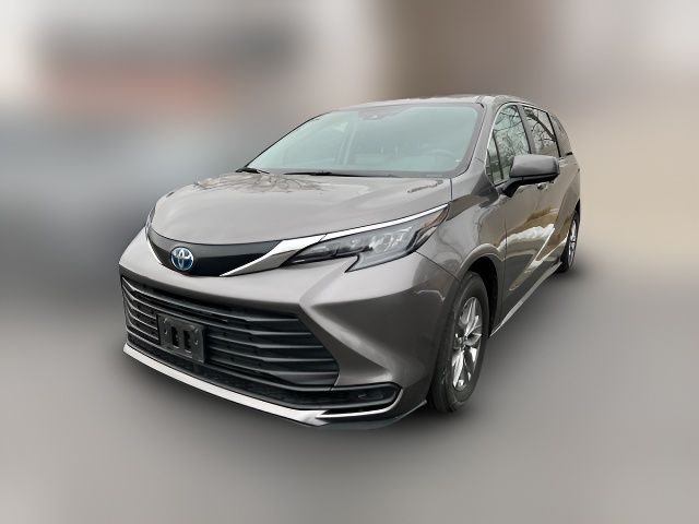 2024 Toyota Sienna LE