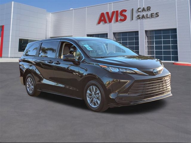 2024 Toyota Sienna LE