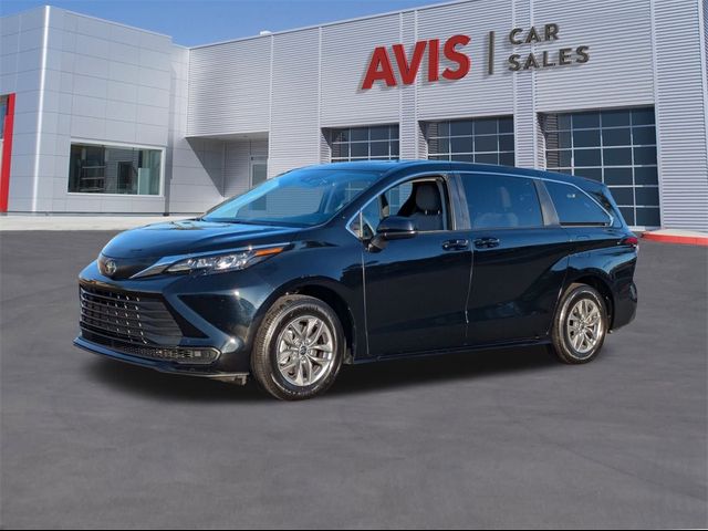 2024 Toyota Sienna LE