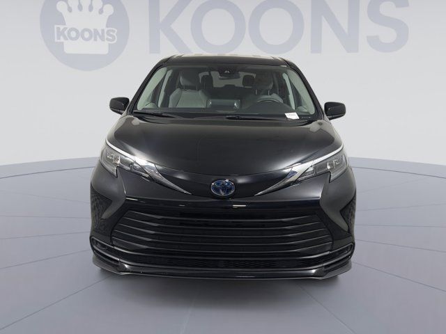 2024 Toyota Sienna LE