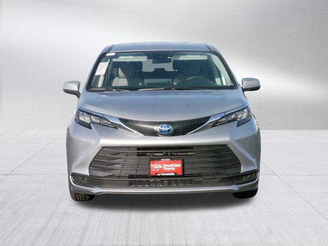 2024 Toyota Sienna LE