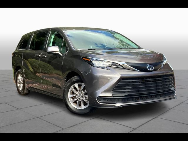 2024 Toyota Sienna LE