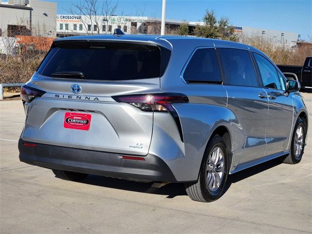 2024 Toyota Sienna LE