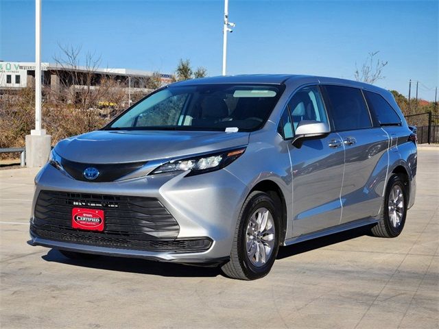 2024 Toyota Sienna LE