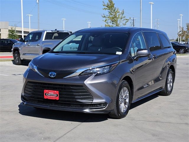 2024 Toyota Sienna LE