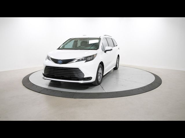 2024 Toyota Sienna LE