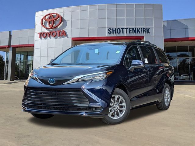 2024 Toyota Sienna LE