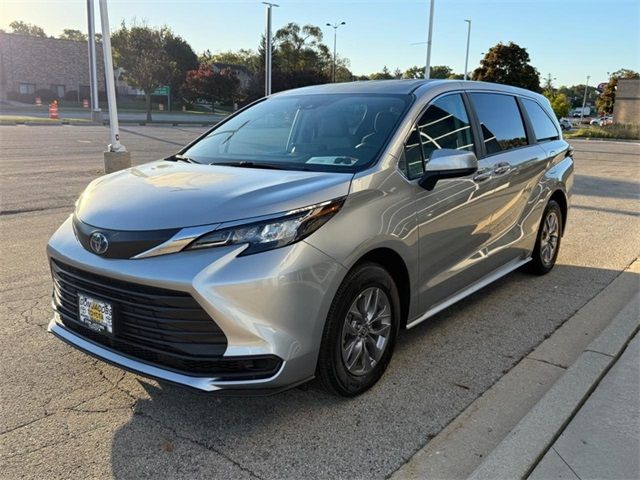 2024 Toyota Sienna LE