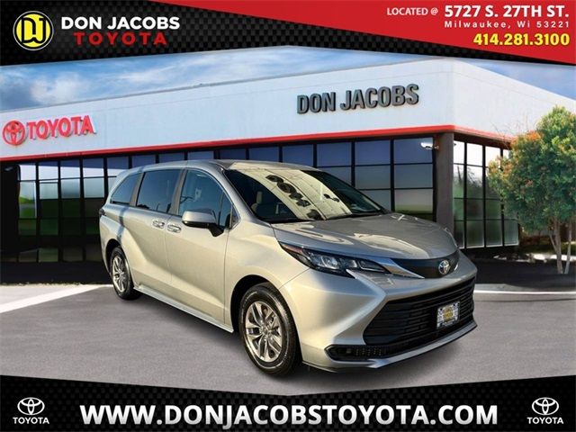 2024 Toyota Sienna LE