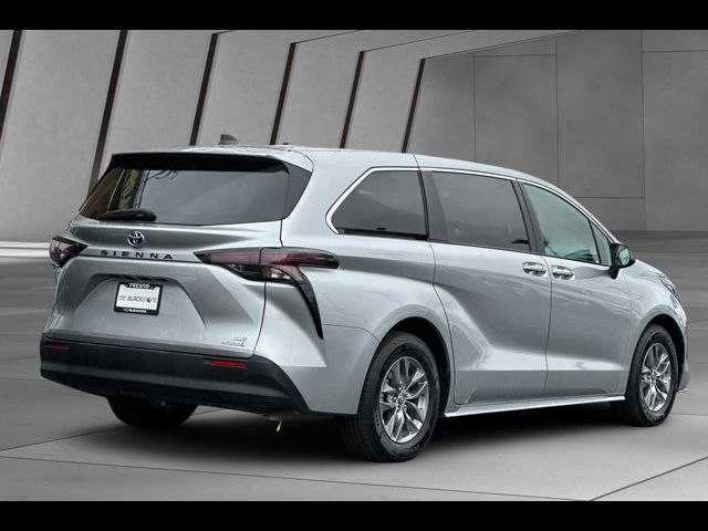 2024 Toyota Sienna LE