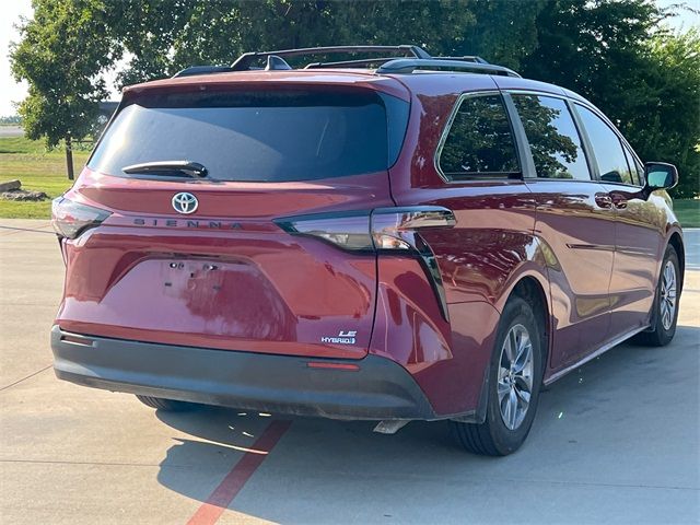 2024 Toyota Sienna LE