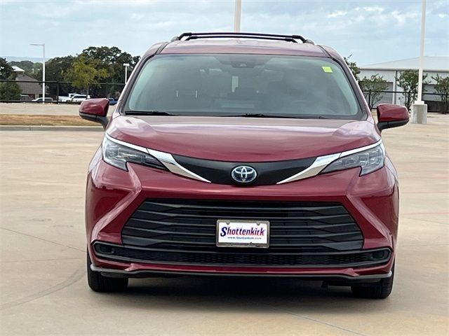 2024 Toyota Sienna LE