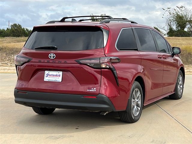 2024 Toyota Sienna LE